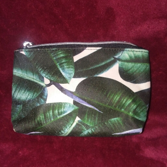 NWT- Bath&Body Works Make-up bag - Picture 2 of 2